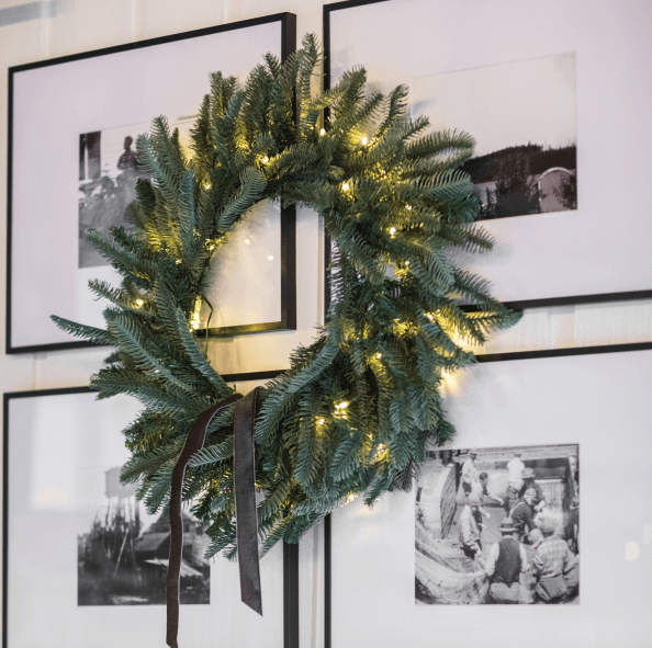 Hanging King of Christmas Wreaths and Garlands