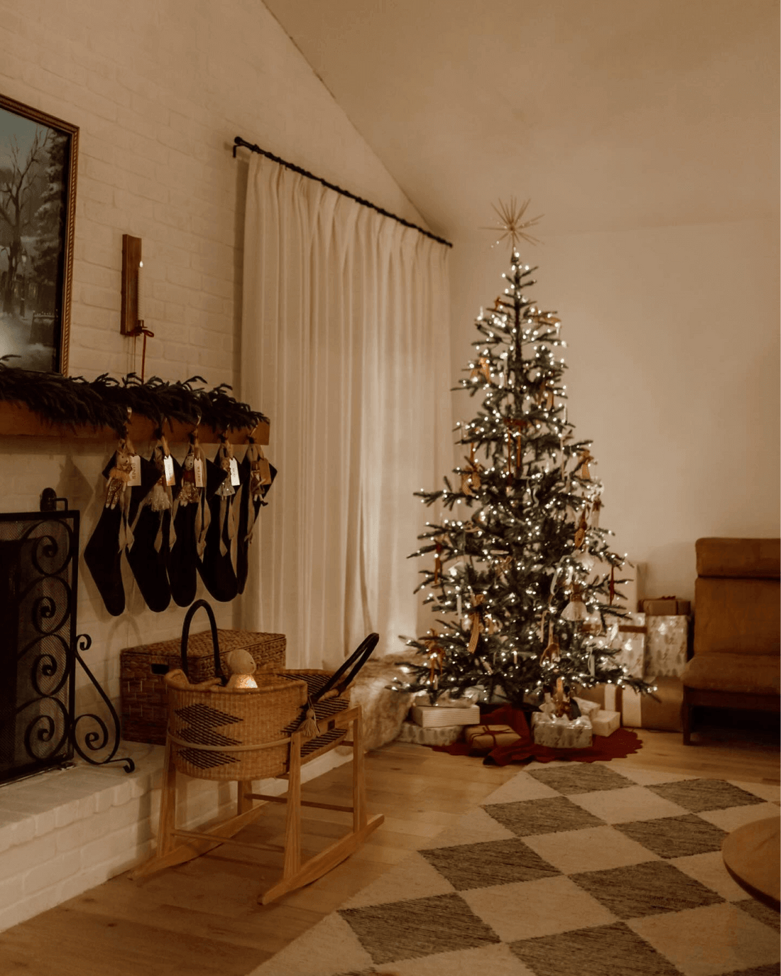 Modern Elegance: Contemporary King of Christmas Tree Design Ideas