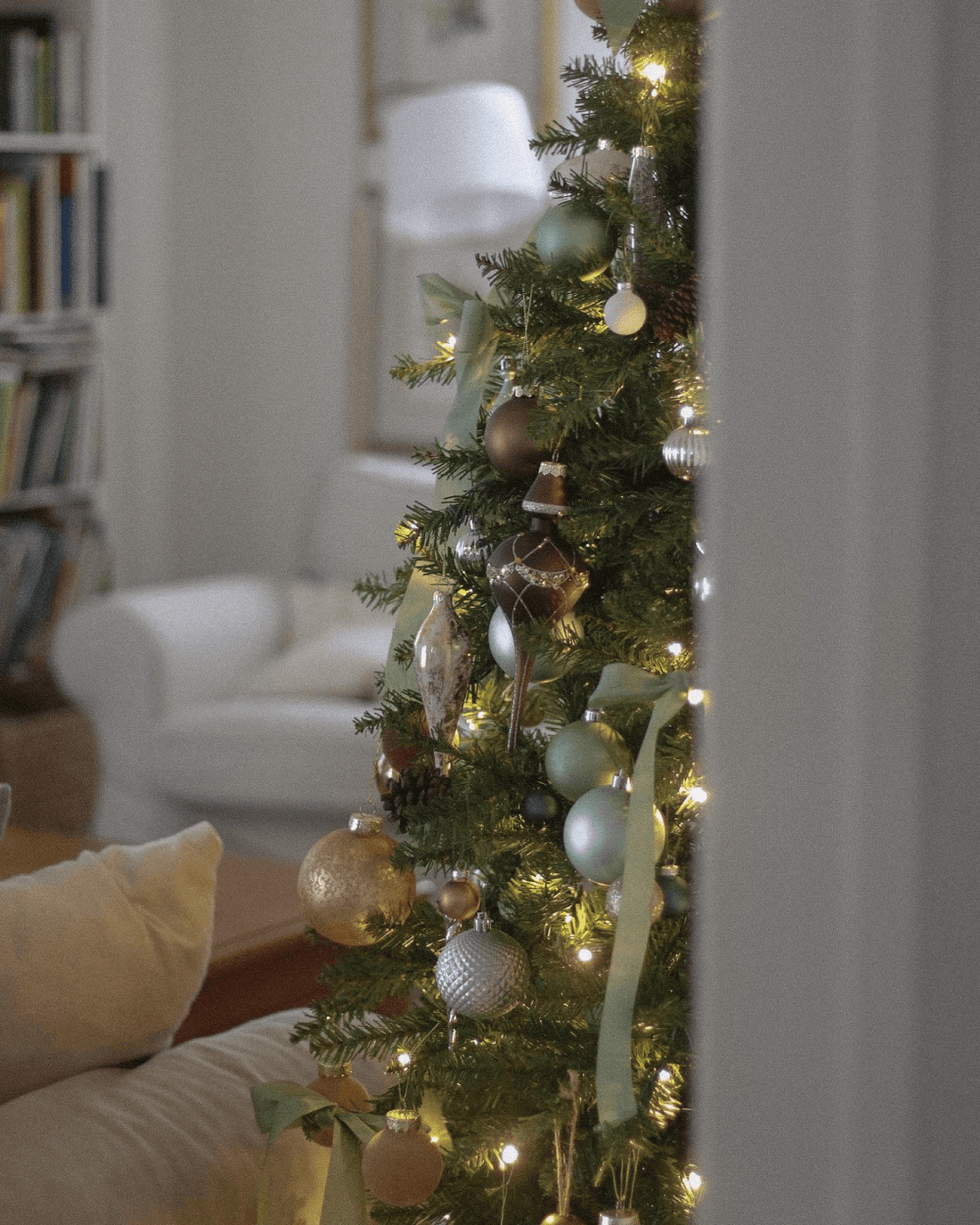 How to Create a Cozy and Festive Christmas Atmosphere at Home