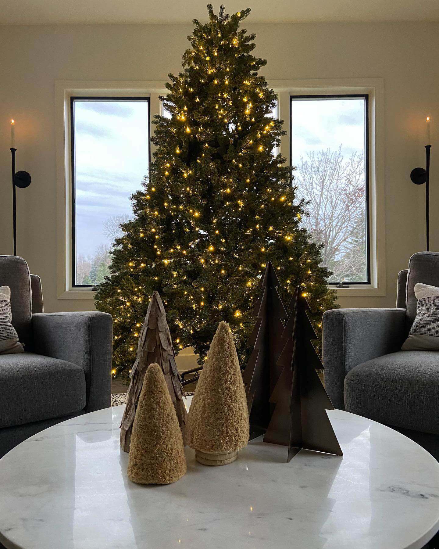 https://www.kingofchristmas.com/cdn/shop/products/Cypress-Spruce-Artificial-Christmas-Tree5_266b105e-5058-4658-9b5b-51b29d55920f.jpg?v=1699633413&width=1440