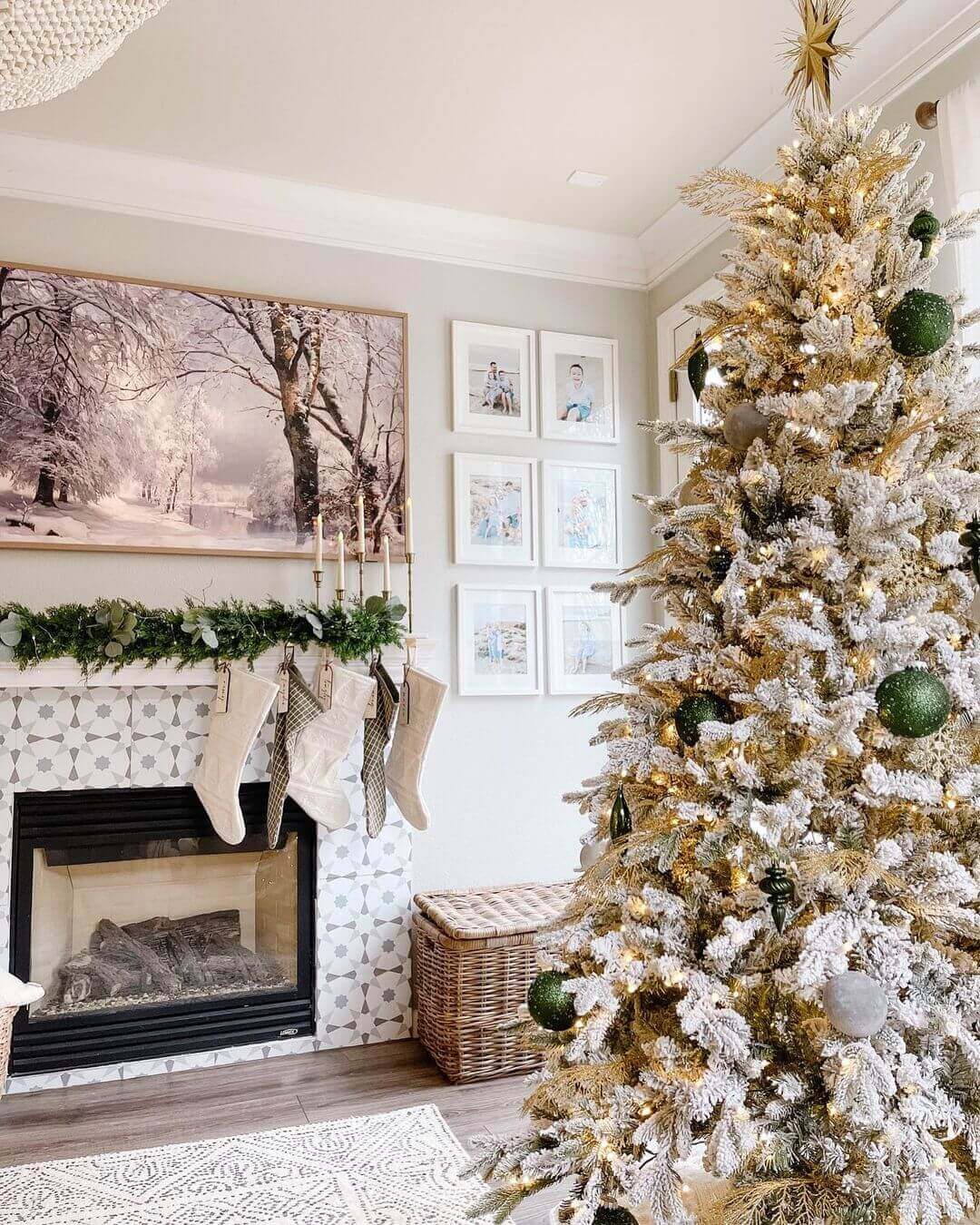 https://www.kingofchristmas.com/cdn/shop/products/Queen-Flock-Artificial-Christmas-Tree-with-Lights9.jpg?v=1694547452&width=1080